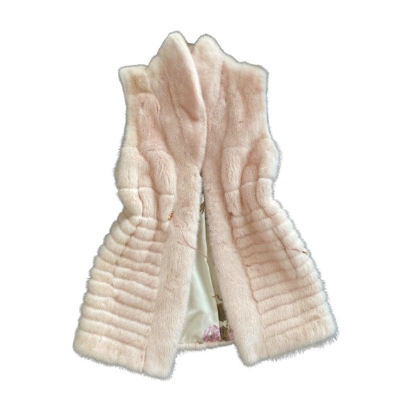 Giosis Furs Ivory Mink Vest – Kopenhagen Fur Certified - Picture 1 of 8
